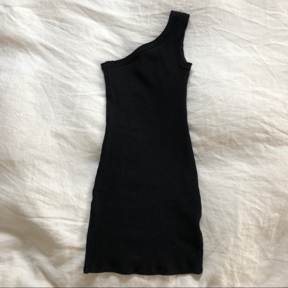 URBAN OUTFITTERS one shoulder little black dress